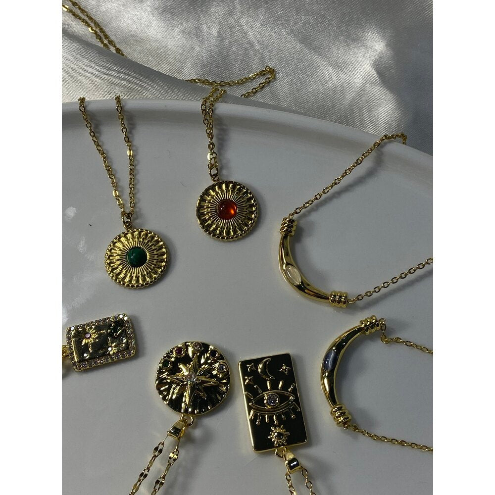 Kırmızı Taşlı Kolye