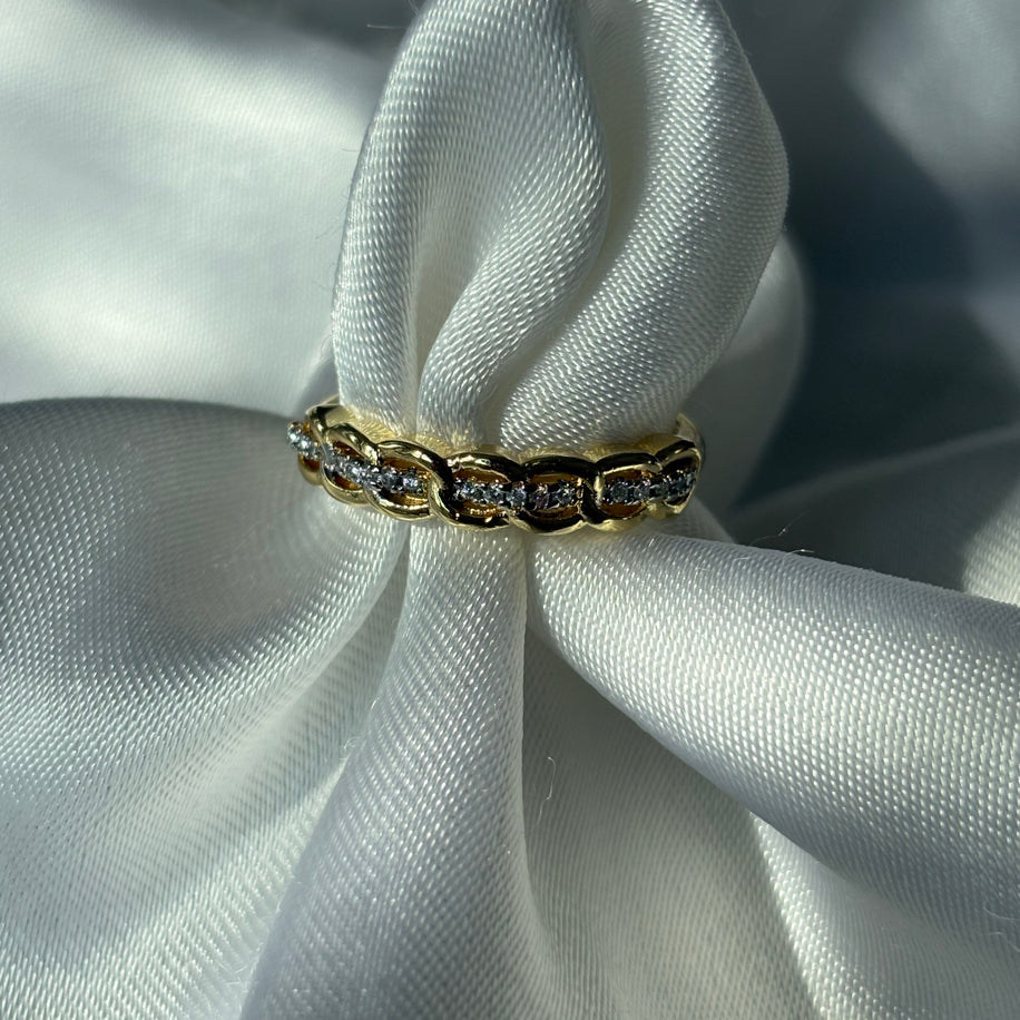 İnce taşlı yüzük