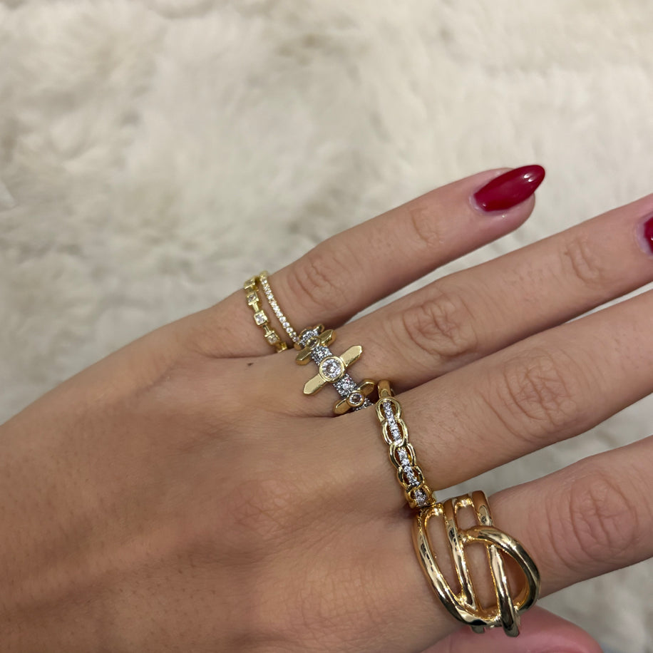 İnce taşlı yüzük